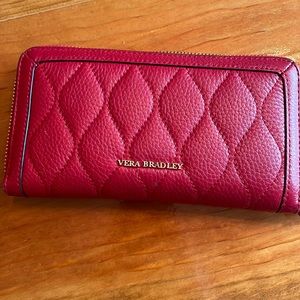 Vera Bradley wallet. Great condition.